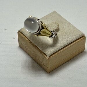 Elegant Lagos caviar 18k Gold and Sterling Silver moonstone Women's Ring.